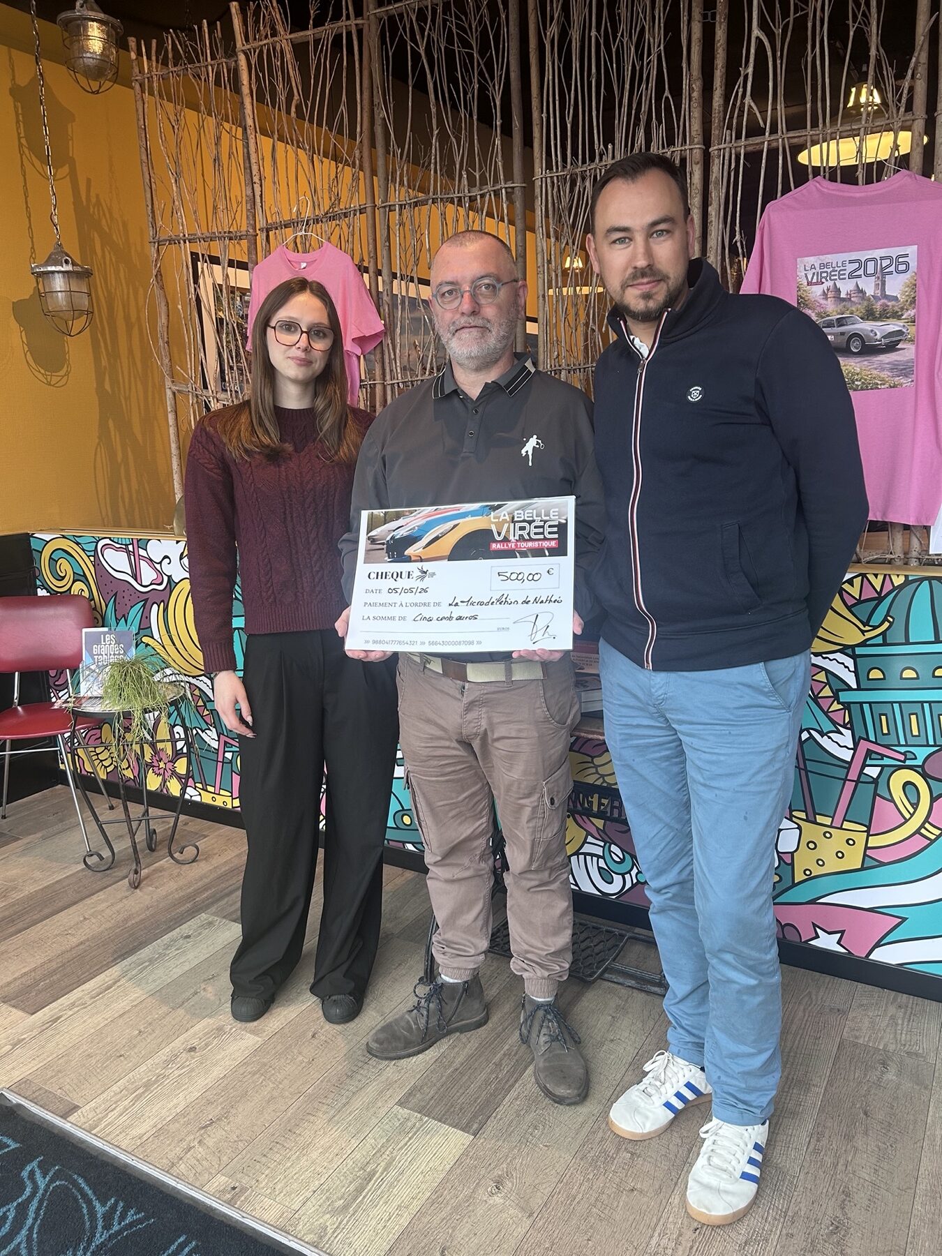 Remise du chèque de 500 euros à l’association La Microdélétion de Nathéo